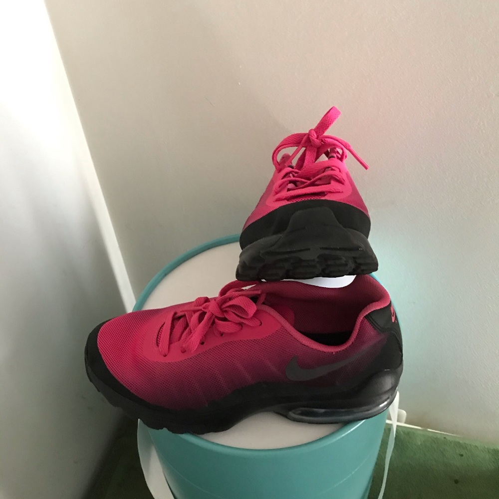 💞💞💞Nike Air Max Invigor Pink & Black
